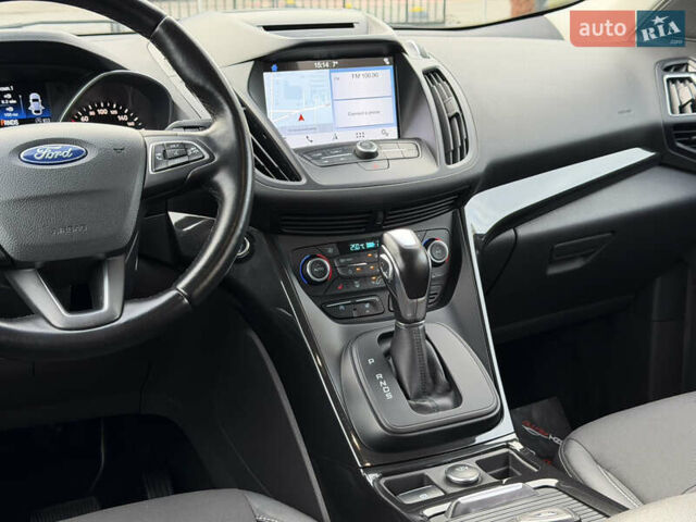 Чорний Форд Куга, об'ємом двигуна 1.5 л та пробігом 188 тис. км за 16500 $, фото 46 на Automoto.ua