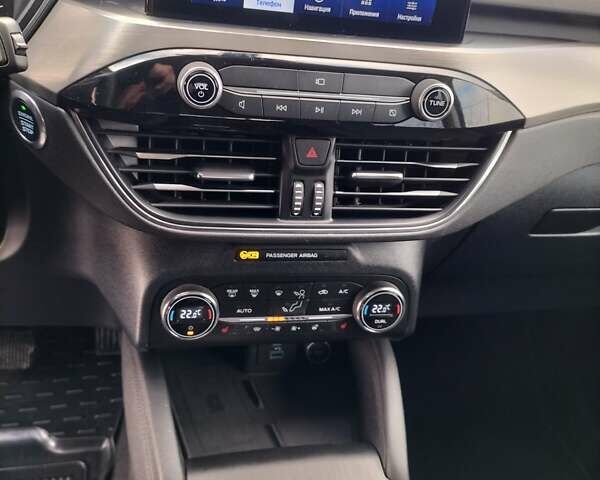 Черный Форд Куга, объемом двигателя 1.5 л и пробегом 226 тыс. км за 19800 $, фото 1 на Automoto.ua