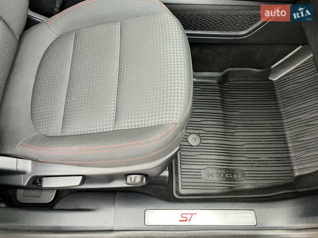 Чорний Форд Куга, об'ємом двигуна 2.49 л та пробігом 152 тис. км за 26800 $, фото 103 на Automoto.ua