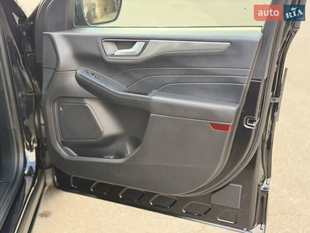 Черный Форд Куга, объемом двигателя 1.5 л и пробегом 180 тыс. км за 20500 $, фото 21 на Automoto.ua