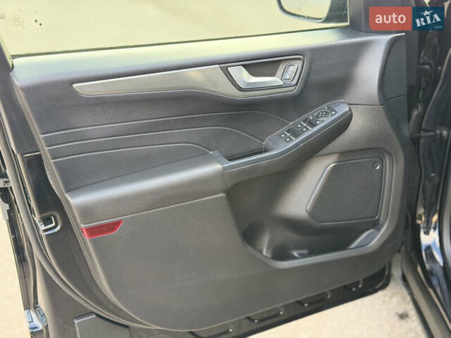 Черный Форд Куга, объемом двигателя 1.5 л и пробегом 180 тыс. км за 20500 $, фото 24 на Automoto.ua