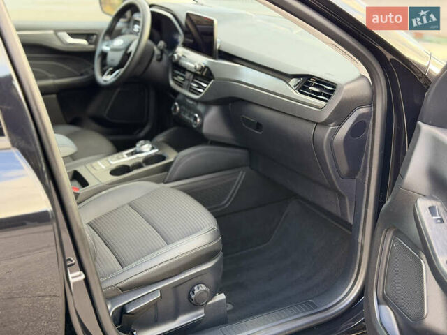 Черный Форд Куга, объемом двигателя 1.5 л и пробегом 180 тыс. км за 20500 $, фото 22 на Automoto.ua