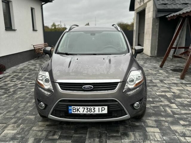 Форд Куга 2012 в Ровно на Automoto.ua Коричневый Форд Куга, объемом двигателя 2 л и пробегом 250 тыс. км за 10800 $, фото 1 на Automoto.ua