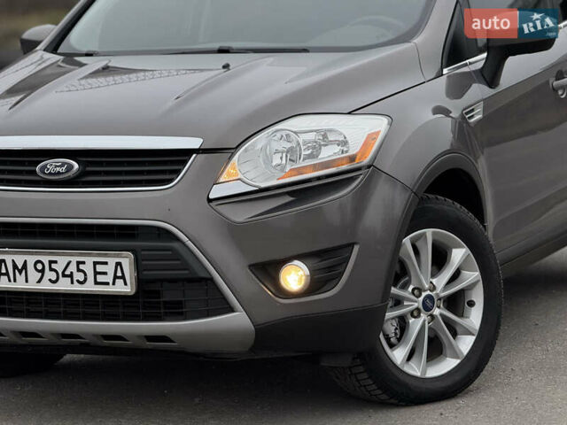 Коричневый Форд Куга, объемом двигателя 2 л и пробегом 170 тыс. км за 10300 $, фото 1 на Automoto.ua