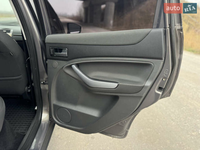 Коричневый Форд Куга, объемом двигателя 2 л и пробегом 170 тыс. км за 10300 $, фото 31 на Automoto.ua