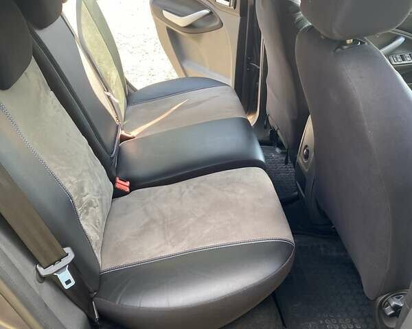 Коричневый Форд Куга, объемом двигателя 2 л и пробегом 211 тыс. км за 10500 $, фото 5 на Automoto.ua