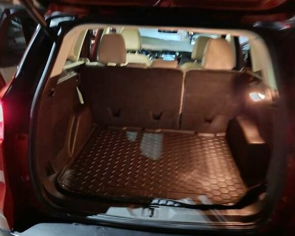 Красный Форд Куга, объемом двигателя 1.6 л и пробегом 157 тыс. км за 14400 $, фото 3 на Automoto.ua