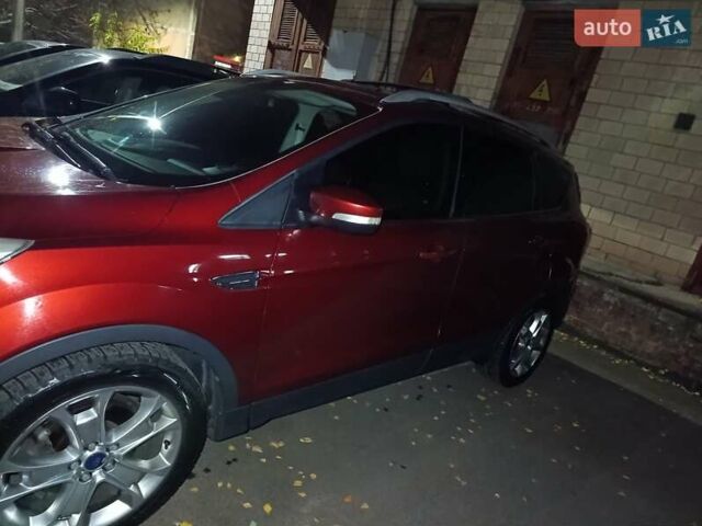 Красный Форд Куга, объемом двигателя 1.6 л и пробегом 157 тыс. км за 14400 $, фото 1 на Automoto.ua