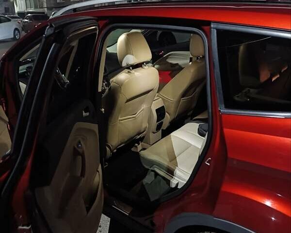 Красный Форд Куга, объемом двигателя 1.6 л и пробегом 157 тыс. км за 14400 $, фото 6 на Automoto.ua