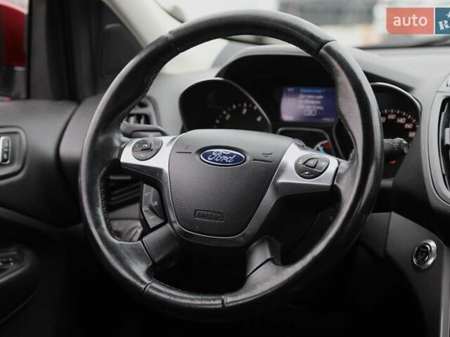 Форд Куга 2015 в Харькове на Automoto.ua Красный Форд Куга, объемом двигателя 2 л и пробегом 146 тыс. км за 15000 $, фото 13 на Automoto.ua