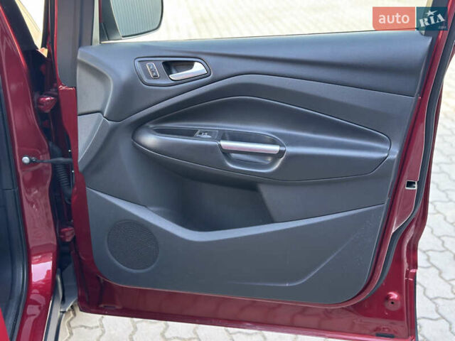 Красный Форд Куга, объемом двигателя 2 л и пробегом 169 тыс. км за 13555 $, фото 53 на Automoto.ua