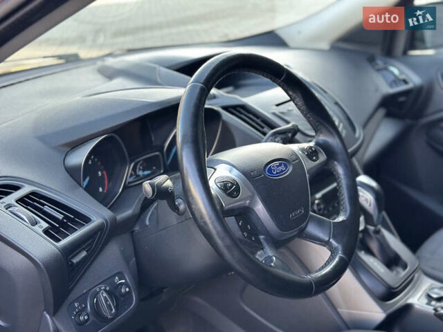 Красный Форд Куга, объемом двигателя 2 л и пробегом 169 тыс. км за 13555 $, фото 50 на Automoto.ua