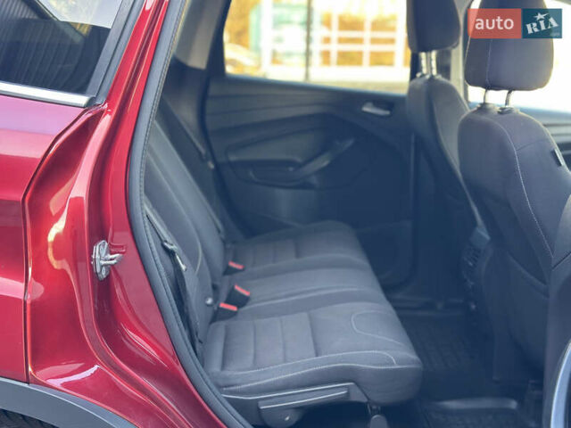 Красный Форд Куга, объемом двигателя 2 л и пробегом 169 тыс. км за 13555 $, фото 62 на Automoto.ua