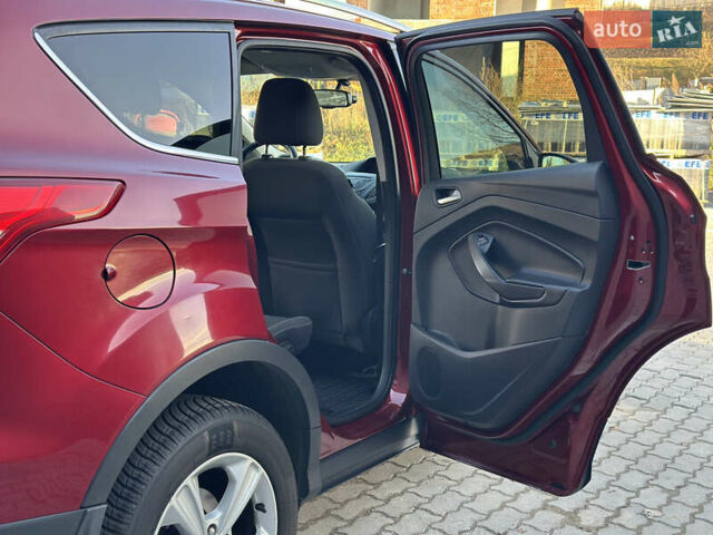 Красный Форд Куга, объемом двигателя 2 л и пробегом 169 тыс. км за 13555 $, фото 101 на Automoto.ua