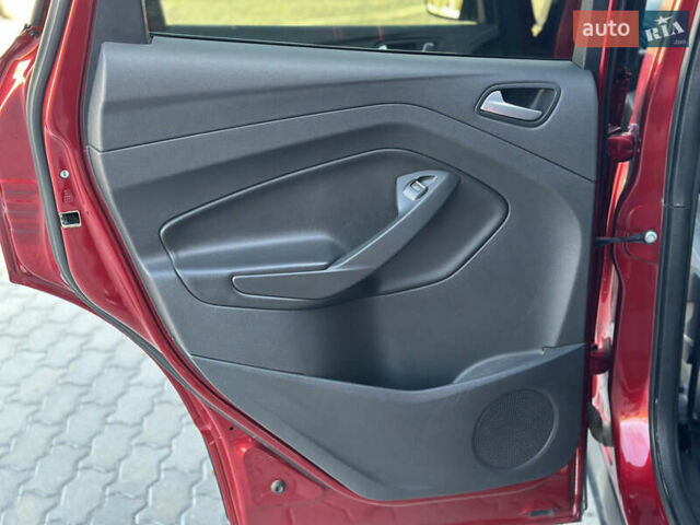 Красный Форд Куга, объемом двигателя 2 л и пробегом 169 тыс. км за 13555 $, фото 69 на Automoto.ua