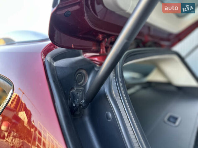 Красный Форд Куга, объемом двигателя 2 л и пробегом 169 тыс. км за 13555 $, фото 89 на Automoto.ua