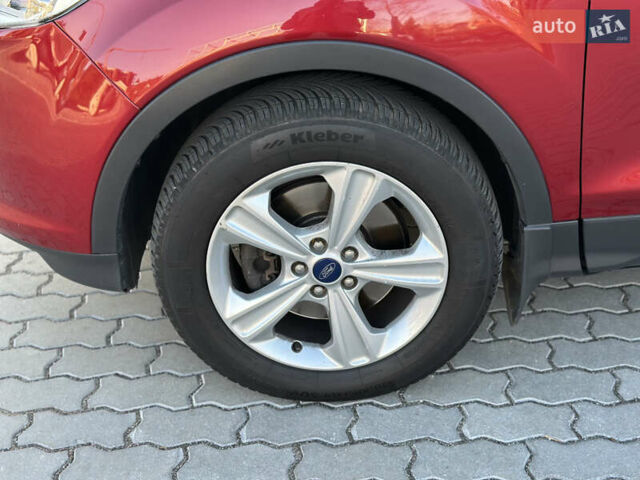 Красный Форд Куга, объемом двигателя 2 л и пробегом 169 тыс. км за 13555 $, фото 77 на Automoto.ua