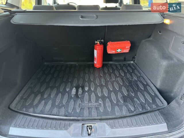 Красный Форд Куга, объемом двигателя 2 л и пробегом 169 тыс. км за 13555 $, фото 95 на Automoto.ua