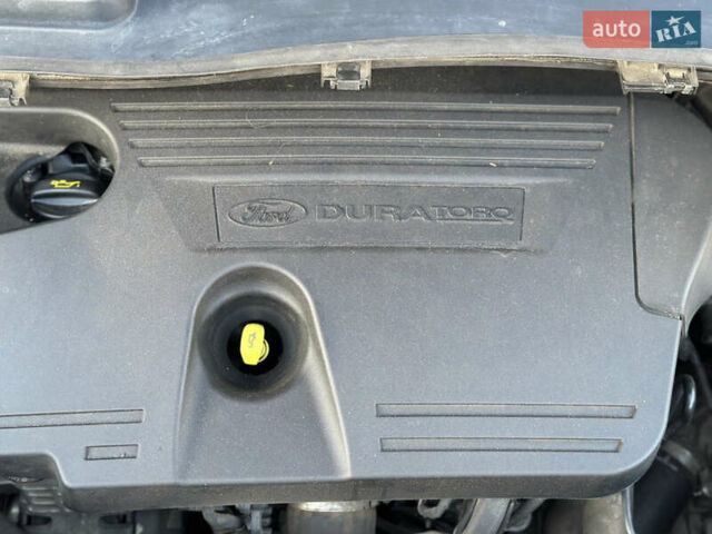 Красный Форд Куга, объемом двигателя 2 л и пробегом 169 тыс. км за 13555 $, фото 36 на Automoto.ua