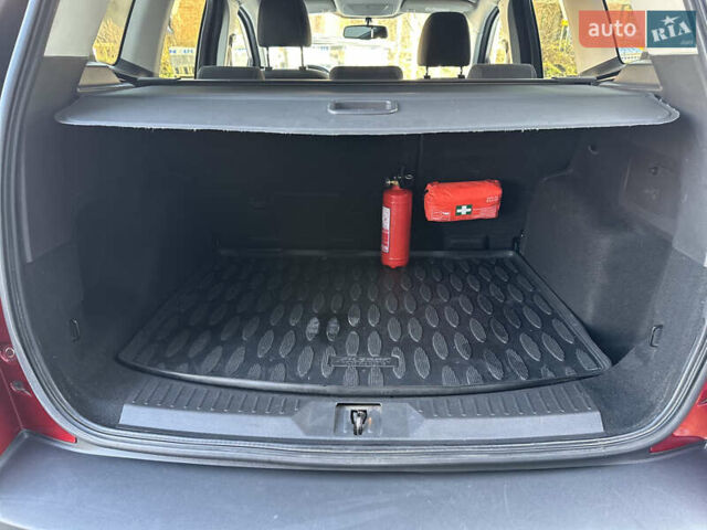 Красный Форд Куга, объемом двигателя 2 л и пробегом 169 тыс. км за 13555 $, фото 96 на Automoto.ua