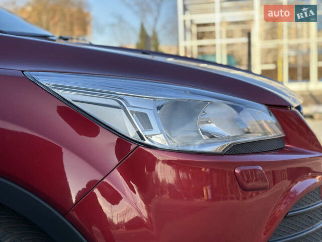Красный Форд Куга, объемом двигателя 2 л и пробегом 169 тыс. км за 13555 $, фото 20 на Automoto.ua