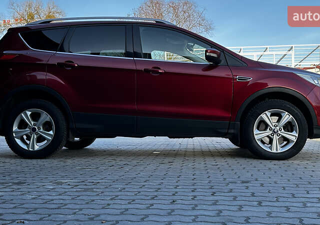 Красный Форд Куга, объемом двигателя 2 л и пробегом 169 тыс. км за 13555 $, фото 12 на Automoto.ua