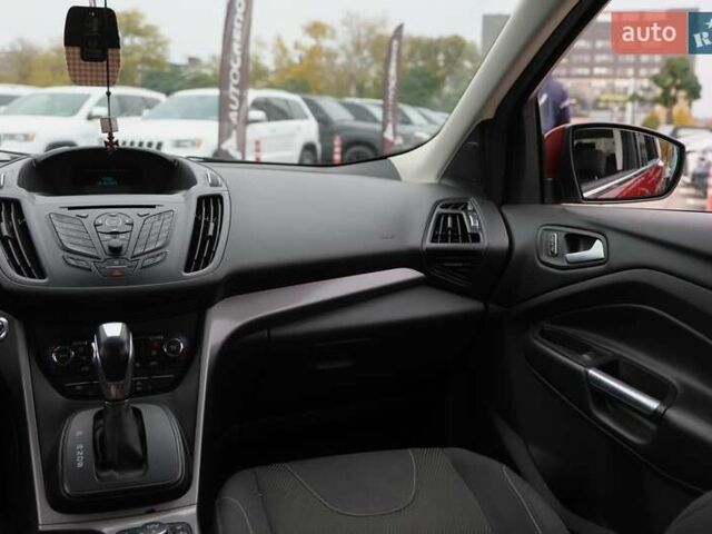 Форд Куга 2015 в Харькове на Automoto.ua Красный Форд Куга, объемом двигателя 2 л и пробегом 146 тыс. км за 15000 $, фото 12 на Automoto.ua