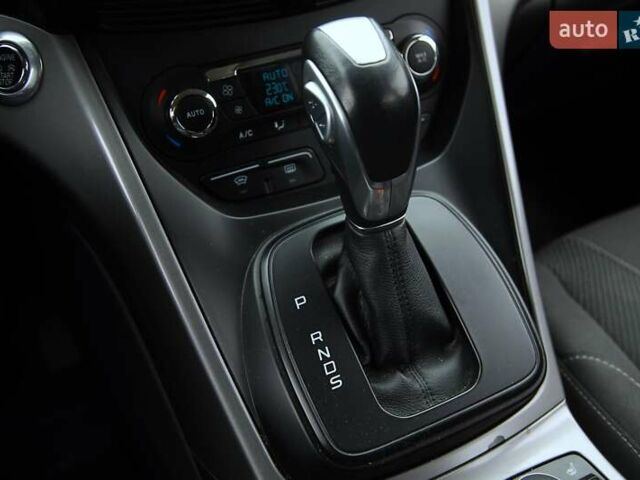 Форд Куга 2015 в Харькове на Automoto.ua Красный Форд Куга, объемом двигателя 2 л и пробегом 146 тыс. км за 15000 $, фото 18 на Automoto.ua