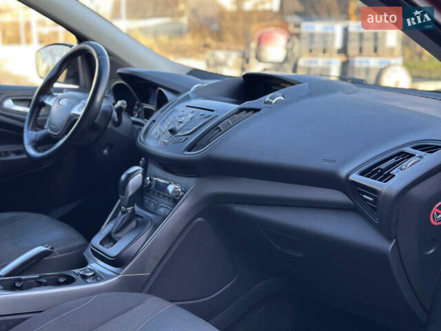 Красный Форд Куга, объемом двигателя 2 л и пробегом 169 тыс. км за 13555 $, фото 64 на Automoto.ua