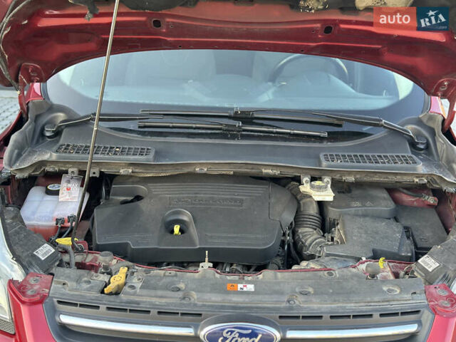 Красный Форд Куга, объемом двигателя 2 л и пробегом 169 тыс. км за 13555 $, фото 48 на Automoto.ua