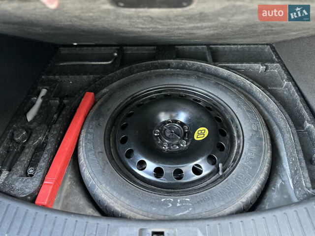 Красный Форд Куга, объемом двигателя 2 л и пробегом 169 тыс. км за 13555 $, фото 94 на Automoto.ua