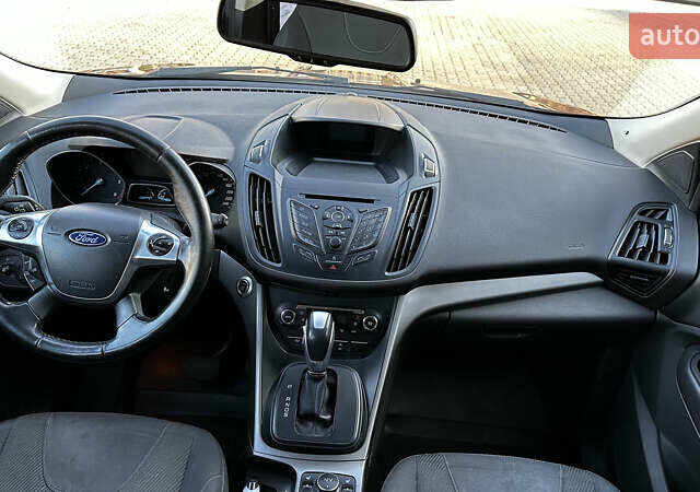 Красный Форд Куга, объемом двигателя 2 л и пробегом 169 тыс. км за 13555 $, фото 46 на Automoto.ua