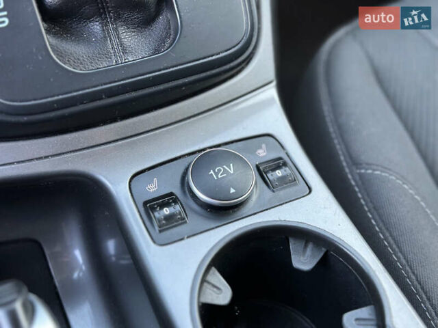 Красный Форд Куга, объемом двигателя 2 л и пробегом 169 тыс. км за 13555 $, фото 68 на Automoto.ua