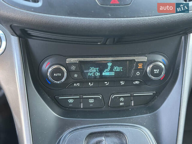 Красный Форд Куга, объемом двигателя 2 л и пробегом 169 тыс. км за 13555 $, фото 41 на Automoto.ua