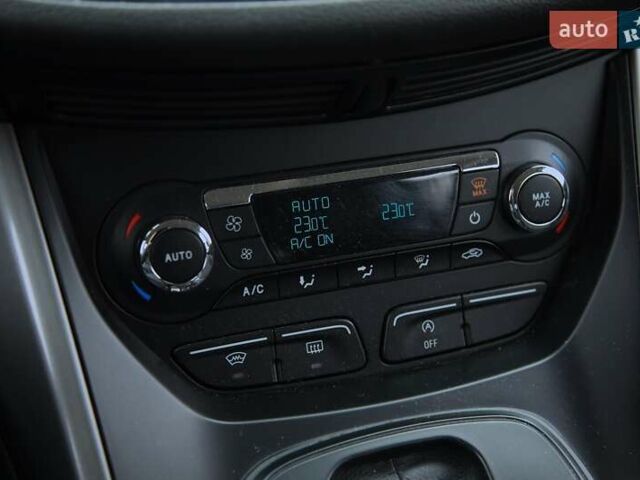 Форд Куга 2015 в Харькове на Automoto.ua Красный Форд Куга, объемом двигателя 2 л и пробегом 146 тыс. км за 15000 $, фото 17 на Automoto.ua