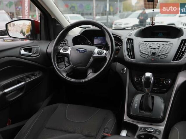 Форд Куга 2015 в Харькове на Automoto.ua Красный Форд Куга, объемом двигателя 2 л и пробегом 146 тыс. км за 15000 $, фото 10 на Automoto.ua