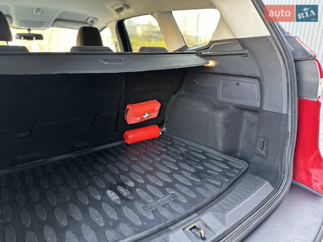 Красный Форд Куга, объемом двигателя 2 л и пробегом 169 тыс. км за 13555 $, фото 92 на Automoto.ua