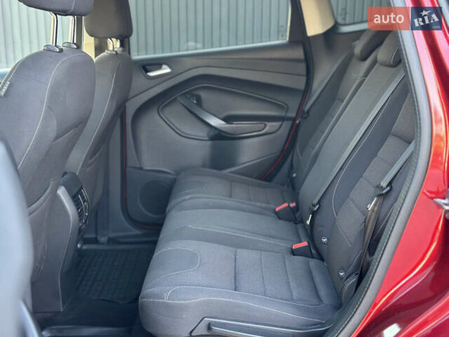Красный Форд Куга, объемом двигателя 2 л и пробегом 169 тыс. км за 13555 $, фото 61 на Automoto.ua