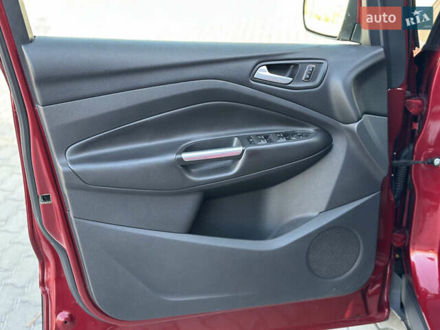 Красный Форд Куга, объемом двигателя 2 л и пробегом 169 тыс. км за 13555 $, фото 56 на Automoto.ua