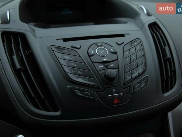 Форд Куга 2015 в Харькове на Automoto.ua Красный Форд Куга, объемом двигателя 2 л и пробегом 146 тыс. км за 15000 $, фото 16 на Automoto.ua