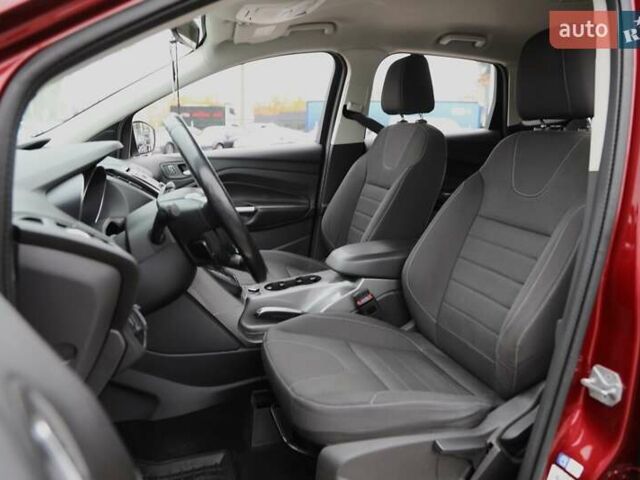 Форд Куга 2015 в Харькове на Automoto.ua Красный Форд Куга, объемом двигателя 2 л и пробегом 146 тыс. км за 15000 $, фото 6 на Automoto.ua