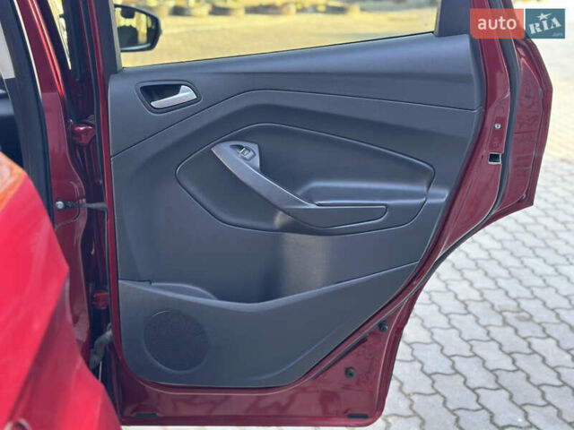 Красный Форд Куга, объемом двигателя 2 л и пробегом 169 тыс. км за 13555 $, фото 54 на Automoto.ua