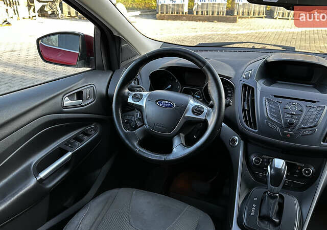 Красный Форд Куга, объемом двигателя 2 л и пробегом 169 тыс. км за 13555 $, фото 57 на Automoto.ua