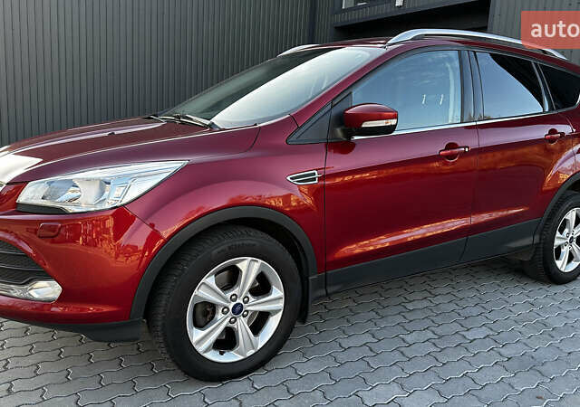 Красный Форд Куга, объемом двигателя 2 л и пробегом 169 тыс. км за 13555 $, фото 7 на Automoto.ua