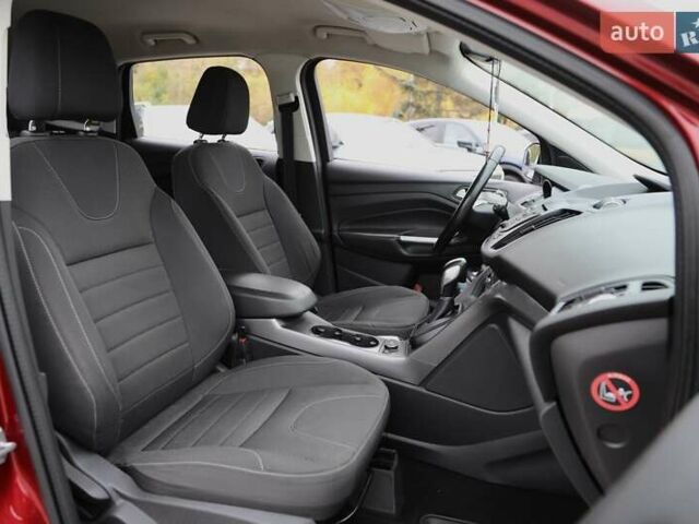 Форд Куга 2015 в Харькове на Automoto.ua Красный Форд Куга, объемом двигателя 2 л и пробегом 146 тыс. км за 15000 $, фото 9 на Automoto.ua