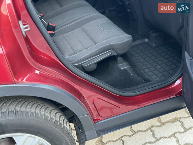 Красный Форд Куга, объемом двигателя 2 л и пробегом 169 тыс. км за 13555 $, фото 71 на Automoto.ua