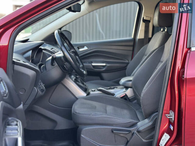 Красный Форд Куга, объемом двигателя 2 л и пробегом 169 тыс. км за 13555 $, фото 66 на Automoto.ua