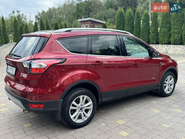 Красный Форд Куга, объемом двигателя 2 л и пробегом 120 тыс. км за 16900 $, фото 5 на Automoto.ua