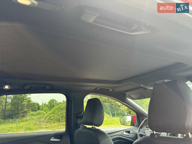 Красный Форд Куга, объемом двигателя 1.5 л и пробегом 95 тыс. км за 14300 $, фото 10 на Automoto.ua