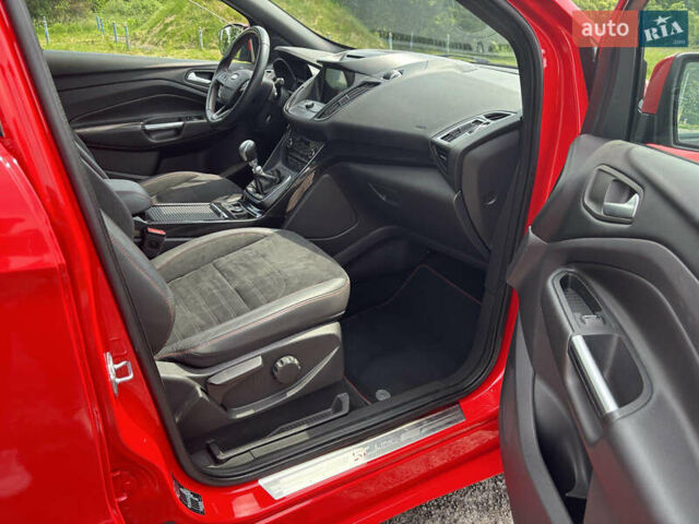 Красный Форд Куга, объемом двигателя 1.5 л и пробегом 95 тыс. км за 14300 $, фото 8 на Automoto.ua